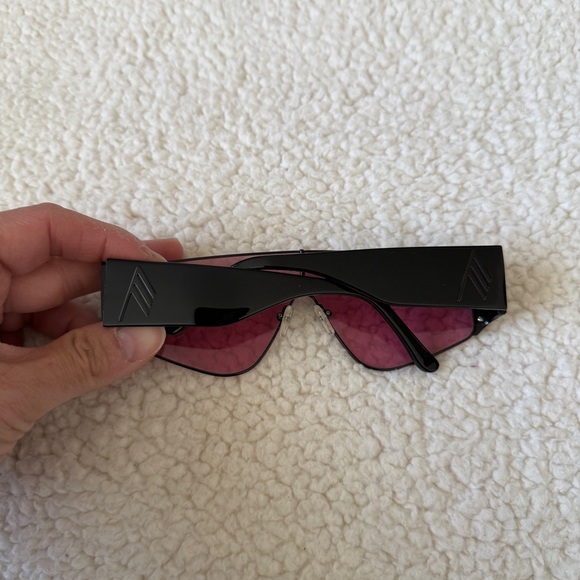 THE ATTICO CARLIJN SHIELD SUNGLASSES IN BLACK - Picture 4 of 6